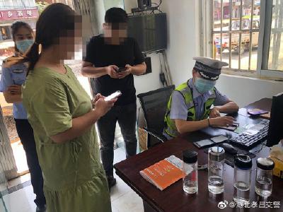 一女子无证驾驶逾期未年检车辆上路罚款1200元