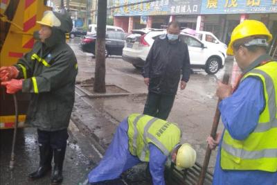 孝昌市政中心：风雨兼程防内涝