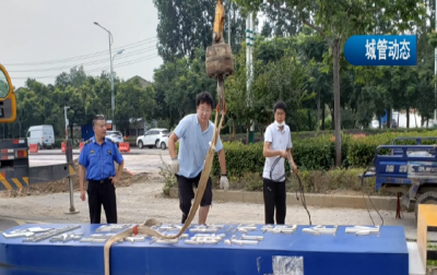 孝昌县城管执法局拆除违规户外广告牌！