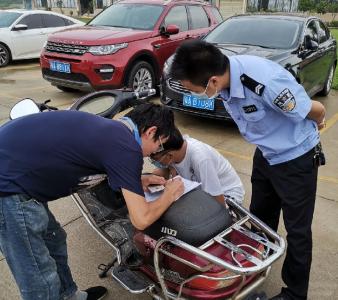孝昌交警走进企业开展电动自行车登记上牌上门服务活动