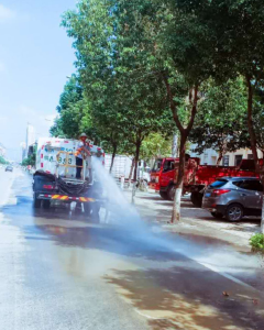 暴雨过后，这些城市美容师在行动