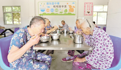 孝昌高岗村爱心团队“十分钟到场”带出和美村风