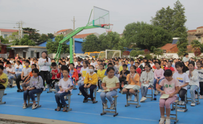 白沙镇中心小学：“法律六进”之进校园普法宣传教育