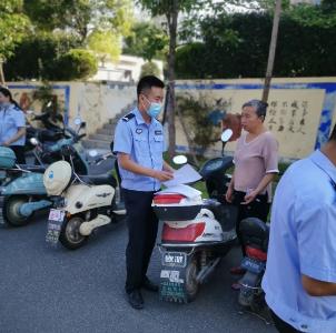 孝昌交警持续开展电动自行车登记上牌上门服务活动