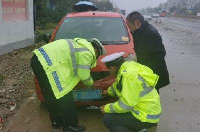 孝昌交警查获一辆套牌车！
