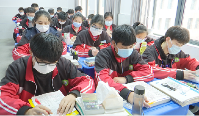 县一中：疫情防控和教育教学两不误