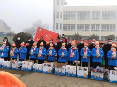 情暖校园，爱心助学！走进花西乡大庙中心小学~