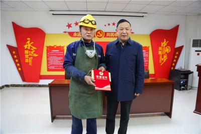 孝昌县授予平民英雄臧文根“见义勇为先进个人”荣誉称号