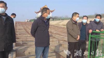 为了河畅水清，他们巡河巡湖不停