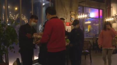 疫情下的春节：舌尖上的“烟火气”