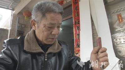 用刻刀让木头“活”起来