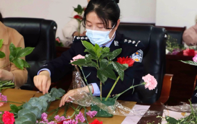 巾帼心向党，警“花”绽芳华