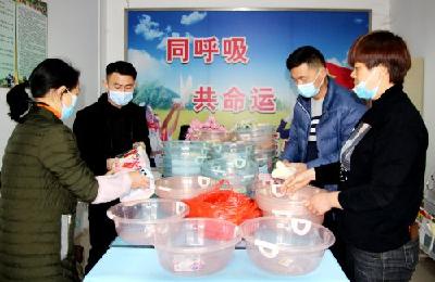 孝昌爱心人士走进小河镇福利院送温暖