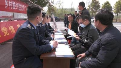 县税务局：税收宣传进社区 便民春风暖人心