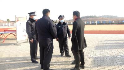 孝昌公安加强校园周边巡逻防控，筑牢平安防线！