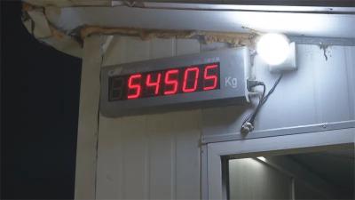 联合执法不停顿 夜间治超再行动