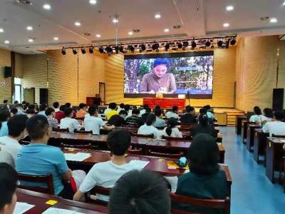 高考结束，民警送来反诈课