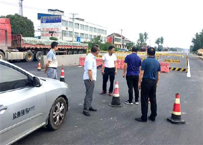 孝昌县公路局开展道路安全检查，筑牢道路安全防线