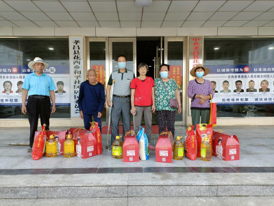 花西乡为困难群众发放暖心大礼包