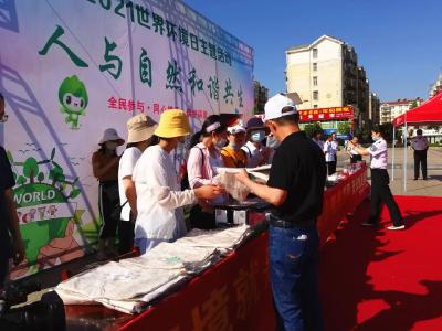 “这个活动好！125个废电池换了21个环保布袋~”