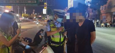 交通秩序整治丨孝昌交警开展夜查酒驾网络直播活动