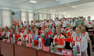 向老党员致敬！花西乡举行“光荣在党50年”纪念章颁发活动