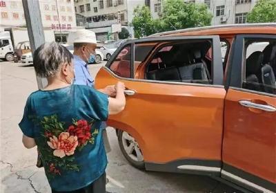 爱心专车，让老人接种疫苗更便利！
