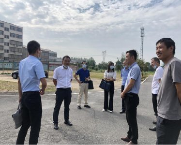 桃李引路人 慰问暖师心