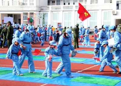孝昌神童幼儿园举办 “重走长征路”大型亲子活动