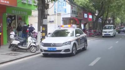 --摆摊开集市  萌娃当“老板”