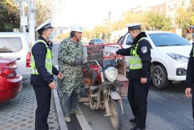 全市交警系统规模交叉执法走进孝昌！