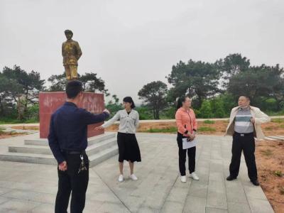 市退役军人事务局领导到卫店镇检查指导烈士纪念设施保护工作