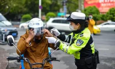 注意！骑电动自行车不戴头盔将面临警告处罚