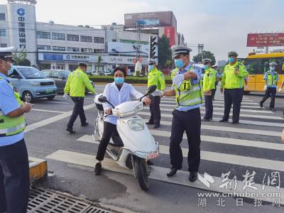 全员出动！孝昌交警开展交通违法集中整治