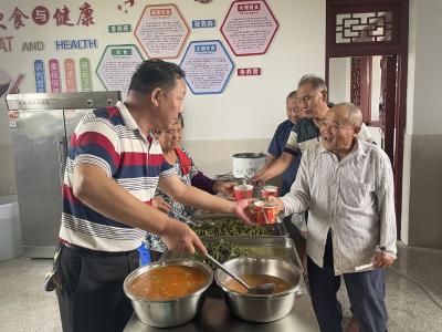 孝昌陡山：乡贤人员爱心捐赠 幸福食堂暖心开张