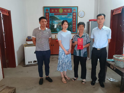 孝昌卫店：在党50年 荣誉送到家