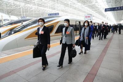 出席党的二十大代表团全部报到