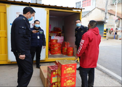 紧抓烟花爆竹市场检查 筑牢新春安全防线