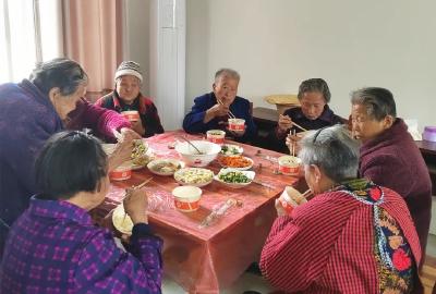 孝昌小悟：“幸福食堂”吃出家的味道