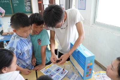 孝昌王店：打开留守儿童的科技盒子  开启奇妙的探索之旅