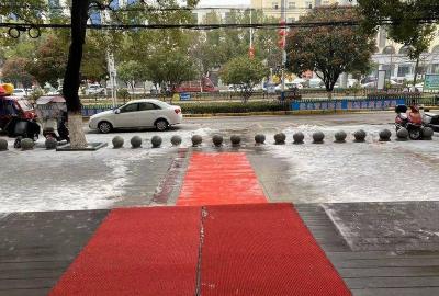 孝昌政务中心：为群众扫清雪天办事路