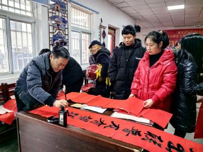 孝昌：笔墨飘香 腊八送福