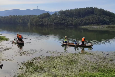 孝昌观音湖：清除漂浮垃圾  打造美丽河湖