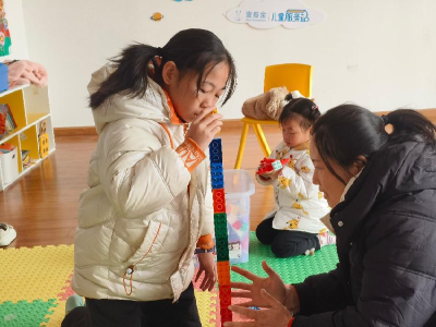 孝昌开发区：亲子乐高盛宴 拼搭爱的高塔