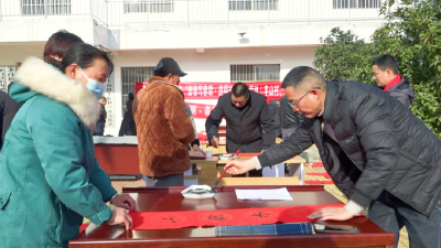 孝昌：翰墨飘香迎新春 春联送福暖人心 