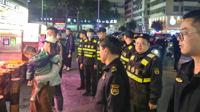 孝昌城管开展夜间环境秩序整治行动  