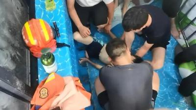 痛心，湖南汨罗一少年在游泳馆内触电身亡 
