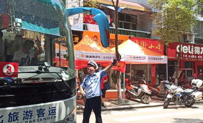 黄超：34载从警路，以坚守为开学季筑牢安全防线