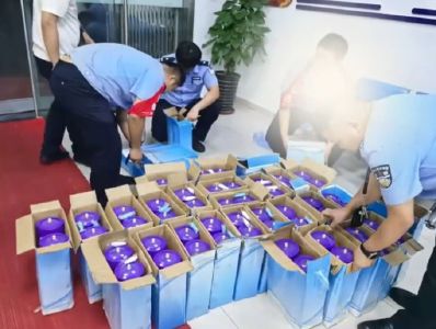 见到这种紫色“保温壶”，请立刻报警！ 