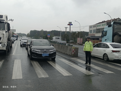 “双节”同庆丨孝昌交警多措并举 筑牢交通安全防线